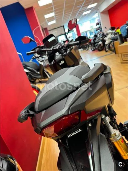 Honda ADV 350 – Vista 7