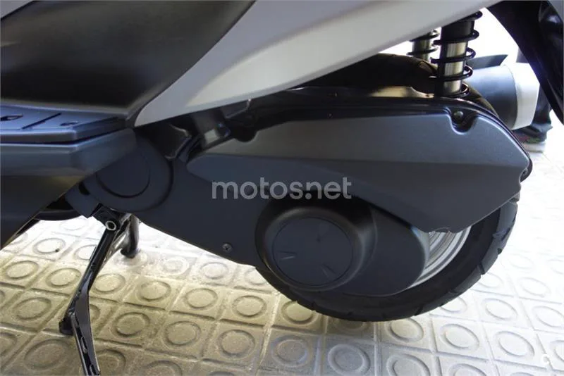 Suzuki Burgman 125 - Vista 13