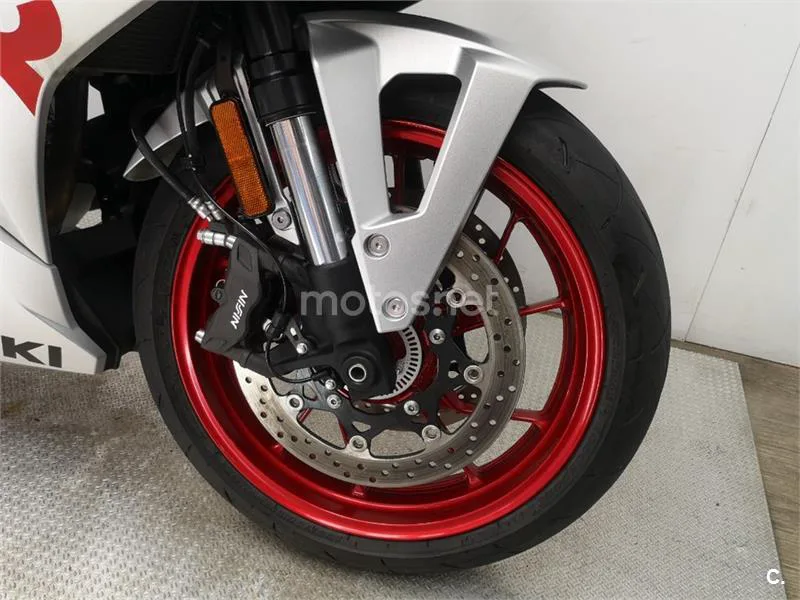 Suzuki GSX-8R – Vista 11