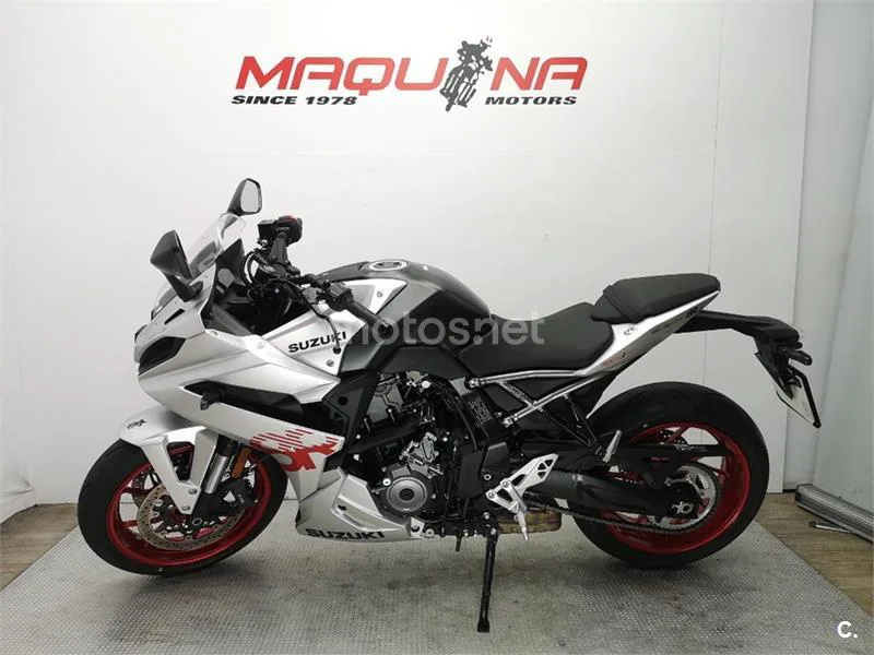 Suzuki GSX-8R – Vista 13