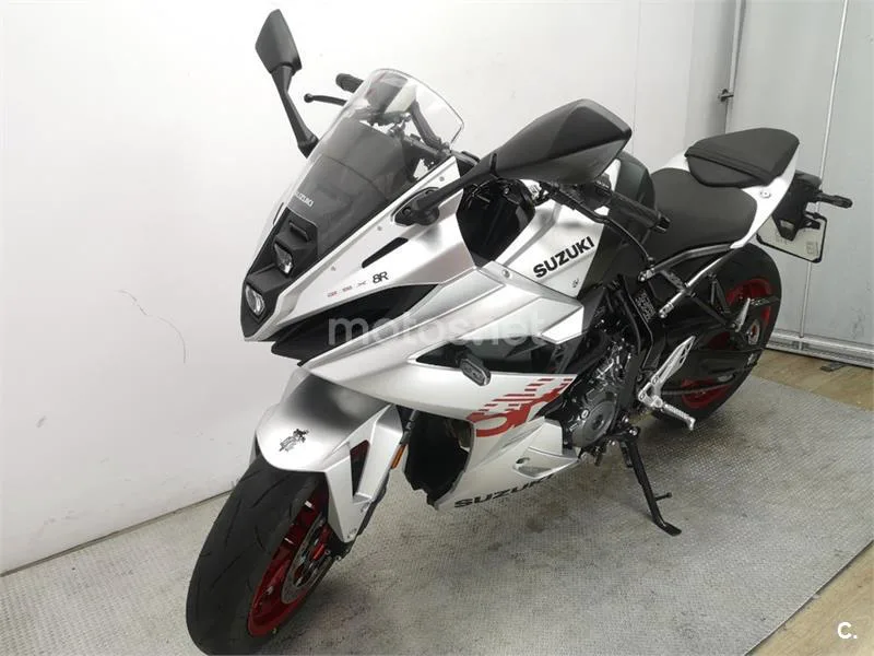 Suzuki GSX-8R – Vista 14