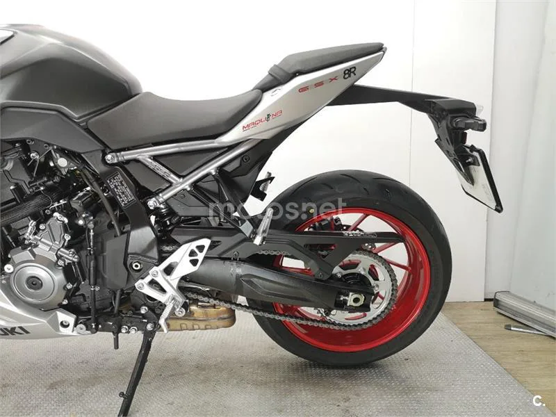 Suzuki GSX-8R – Vista 17