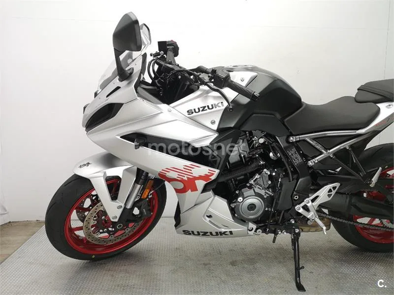 Suzuki GSX-8R – Vista 18