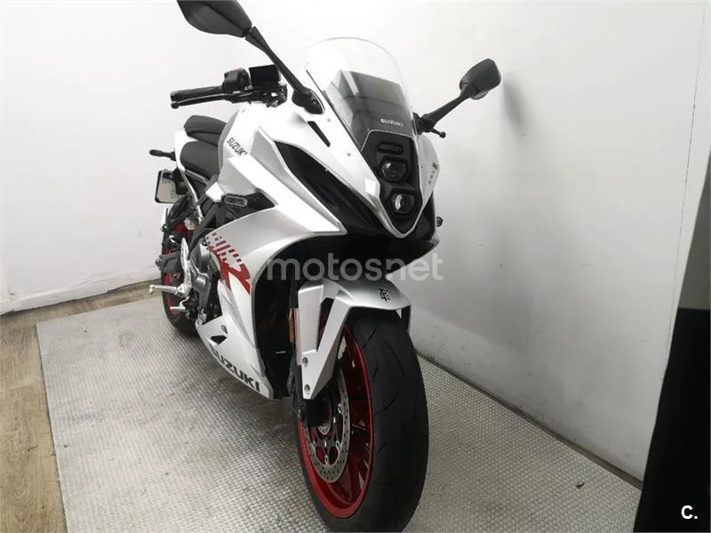 Suzuki GSX-8R – Vista 3