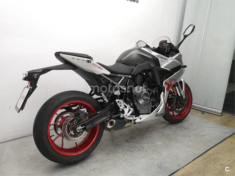 Suzuki GSX-8R – Vista 4