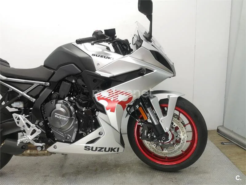 Suzuki GSX-8R – Vista 6