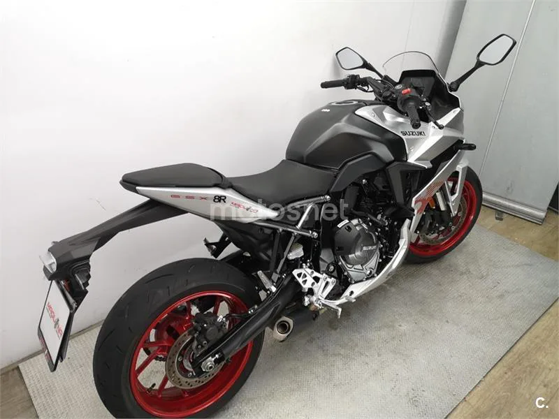 Suzuki GSX-8R – Vista 7