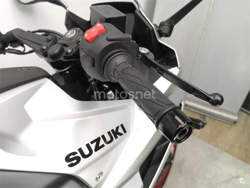 Suzuki GSX-8R – Vista 9