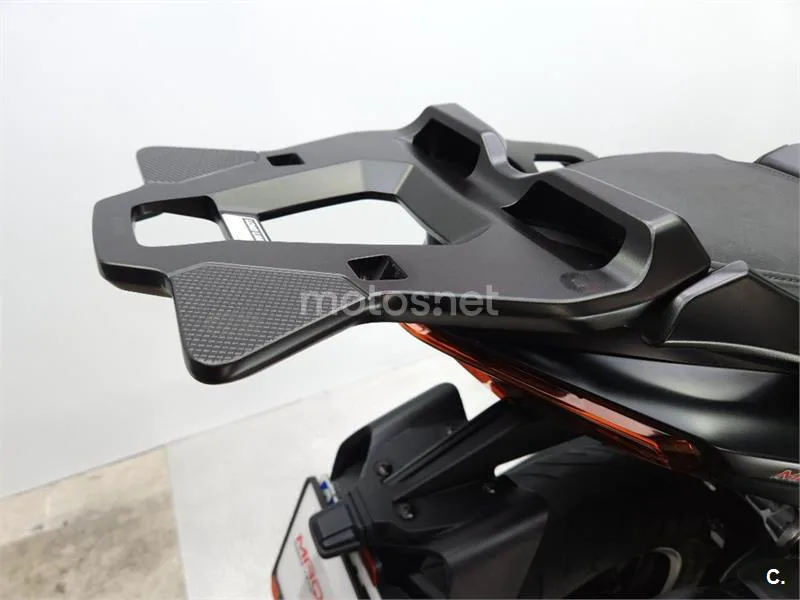 Yamaha TMAX – Vista 13