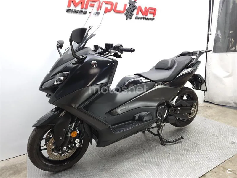 Yamaha TMAX – Vista 15
