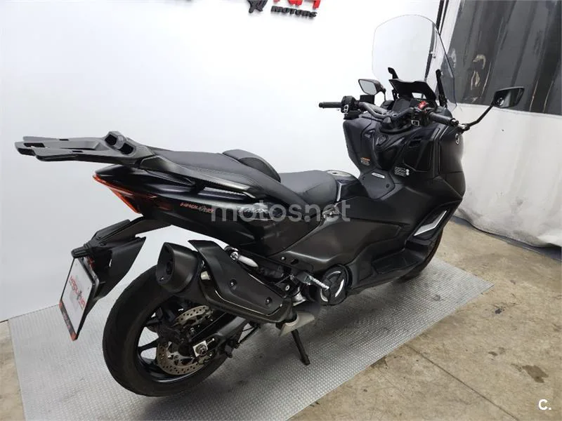 Yamaha TMAX – Vista 4