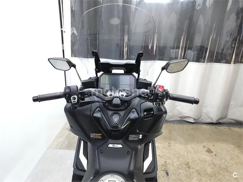 Yamaha TMAX – Vista 7