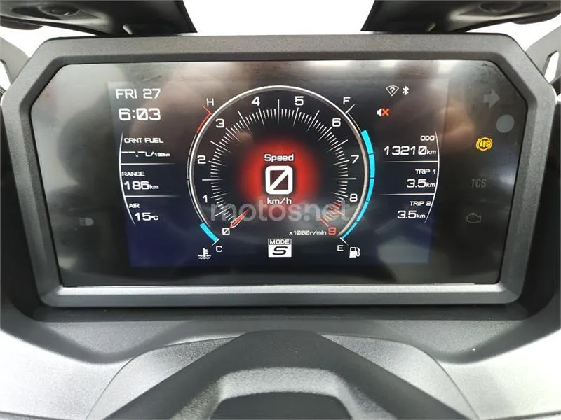 Yamaha TMAX – Vista 8