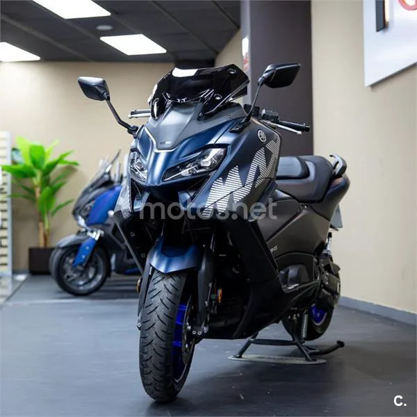 Yamaha TMAX – Vista 4