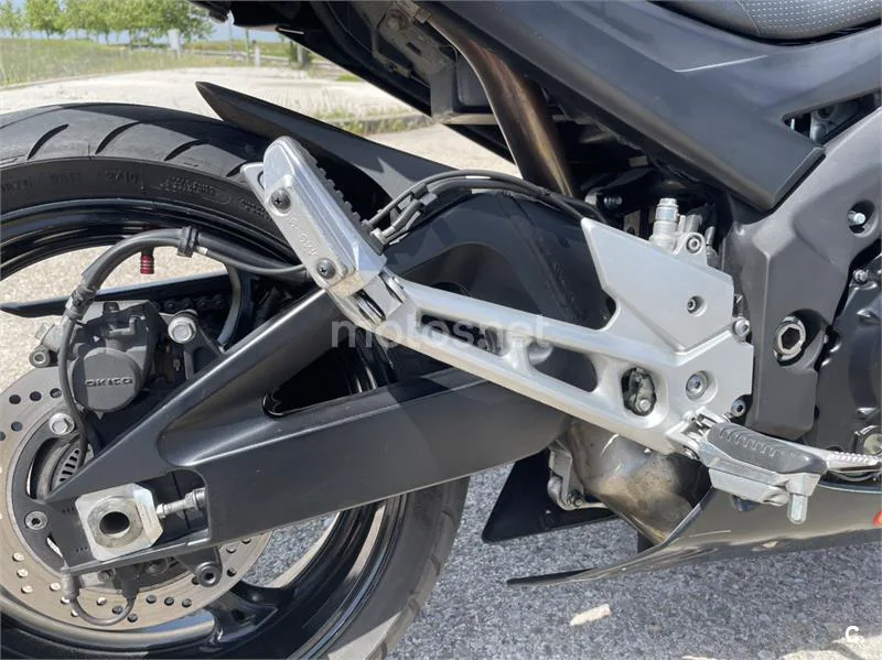 Suzuki GSR 600 – Vista 7