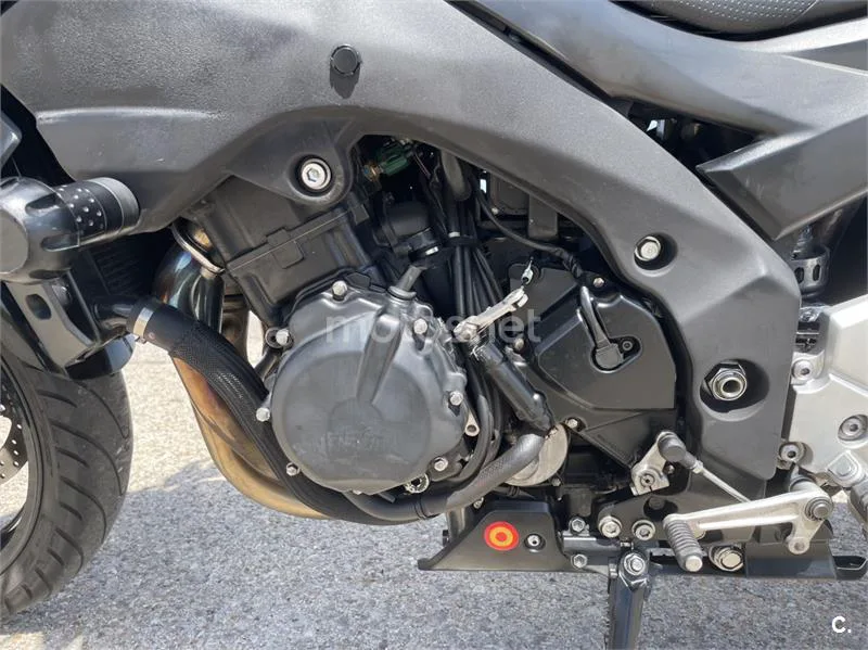 Suzuki GSR 600 – Vista 8