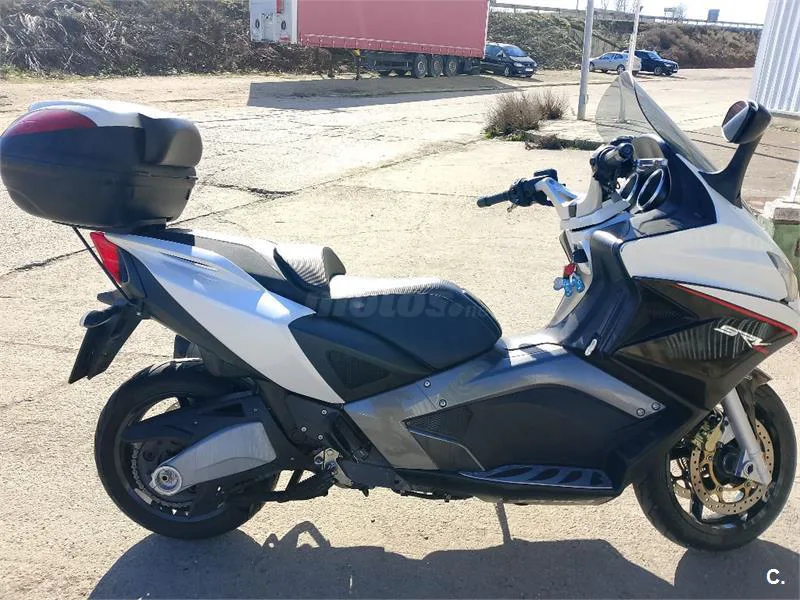 Aprilia SRV 850 - Vista 3