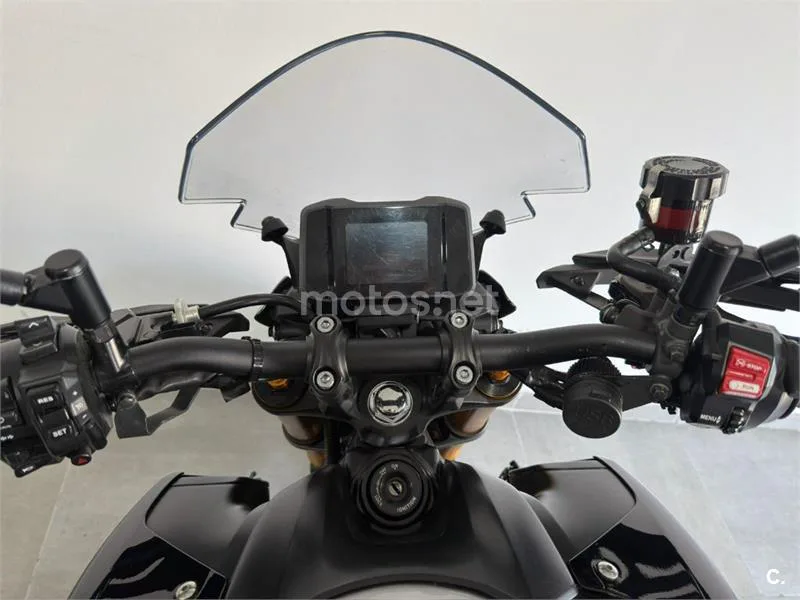 Yamaha MT-09 – Vista 13
