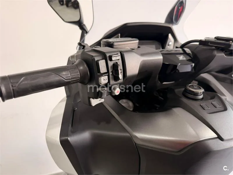 Honda Forza 750 – Vista 13