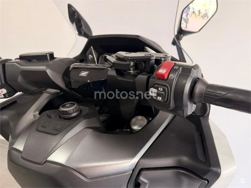 Honda Forza 750 – Vista 15