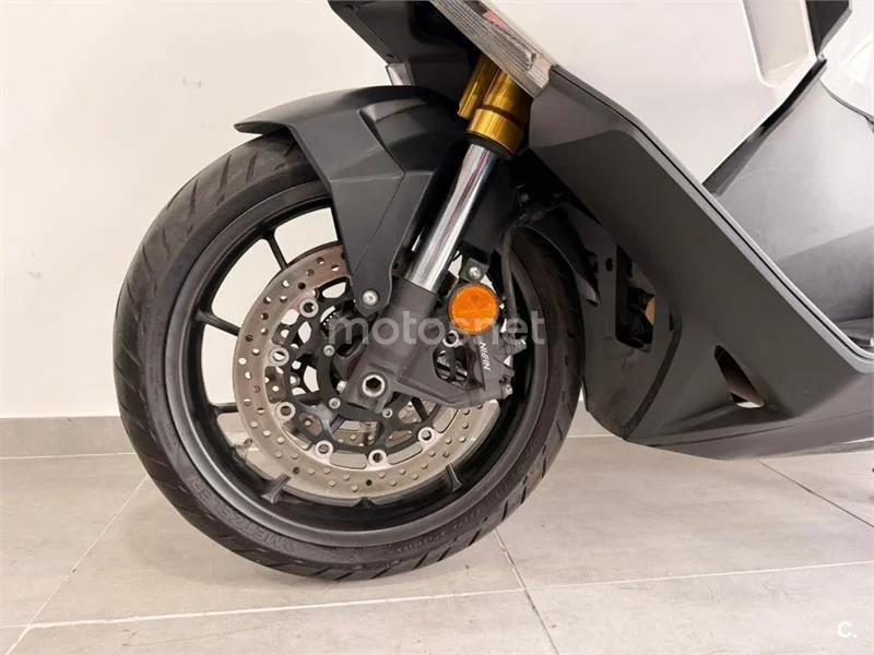 Honda Forza 750 – Vista 9