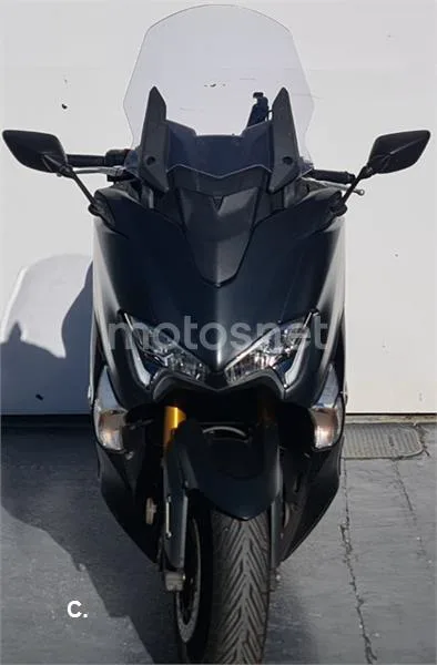 Yamaha TMAX – Vista 3