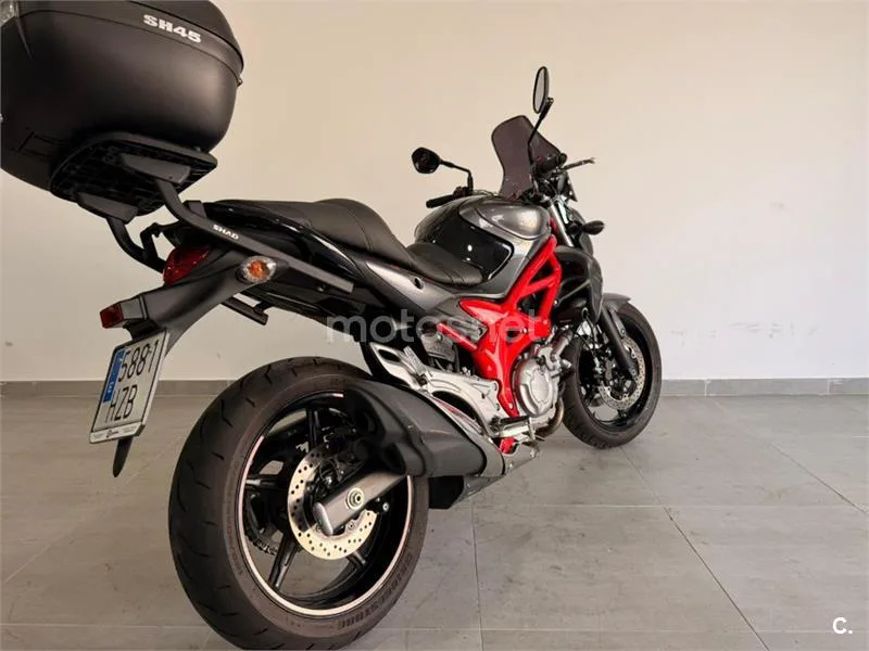 Suzuki SV 650 – Vista 16