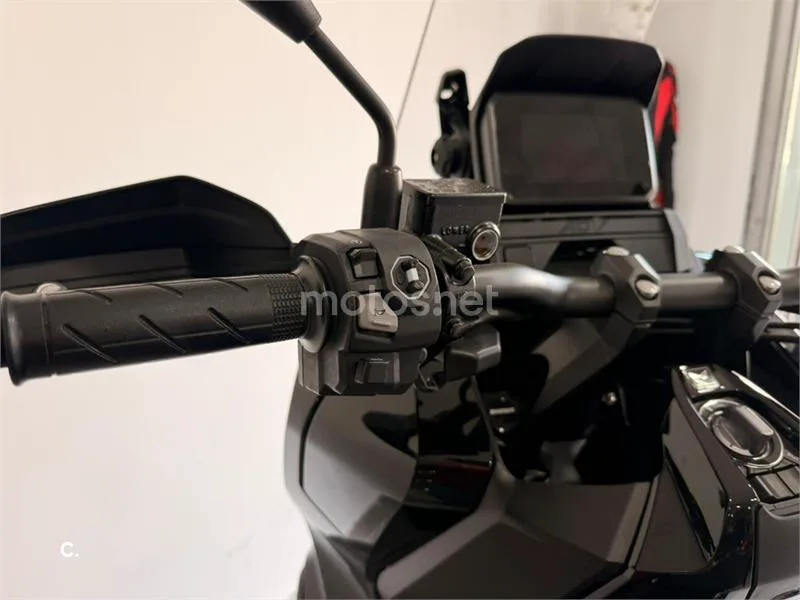 Honda ADV 350 – Vista 13