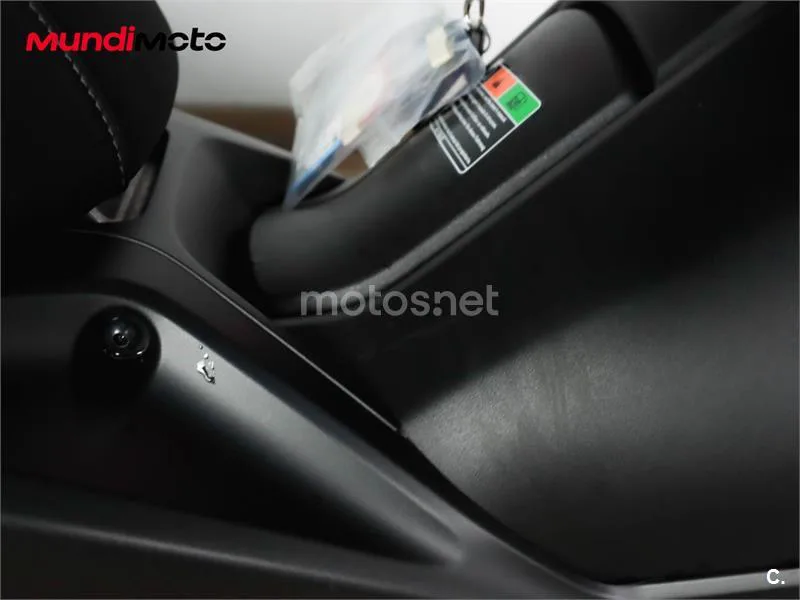 Yamaha XMAX 300 – Vista 15