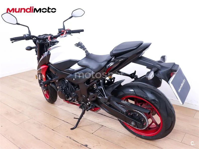 Suzuki GSX-S750 – Vista 8