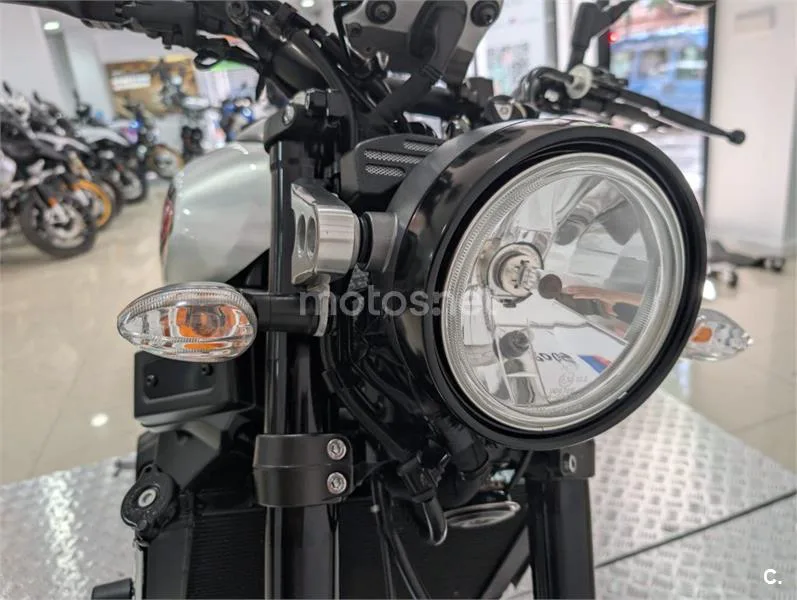 Yamaha XSR 900 – Vista 15