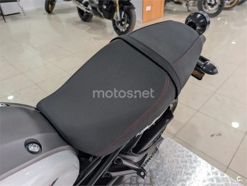 Yamaha XSR 900 – Vista 19