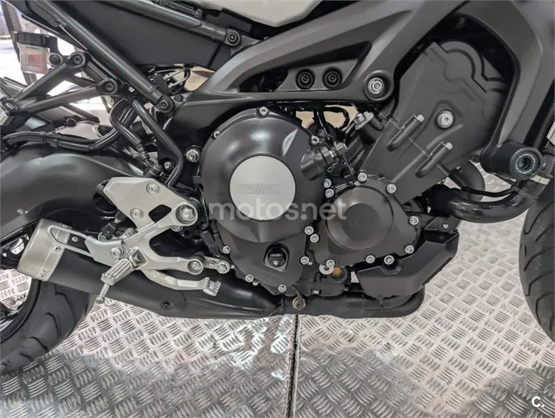 Yamaha XSR 900 – Vista 20