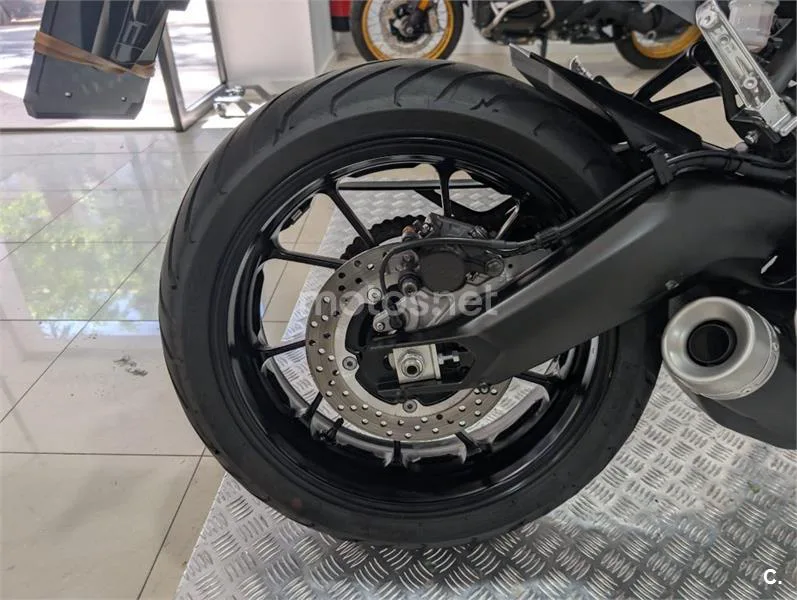 Yamaha XSR 900 – Vista 24