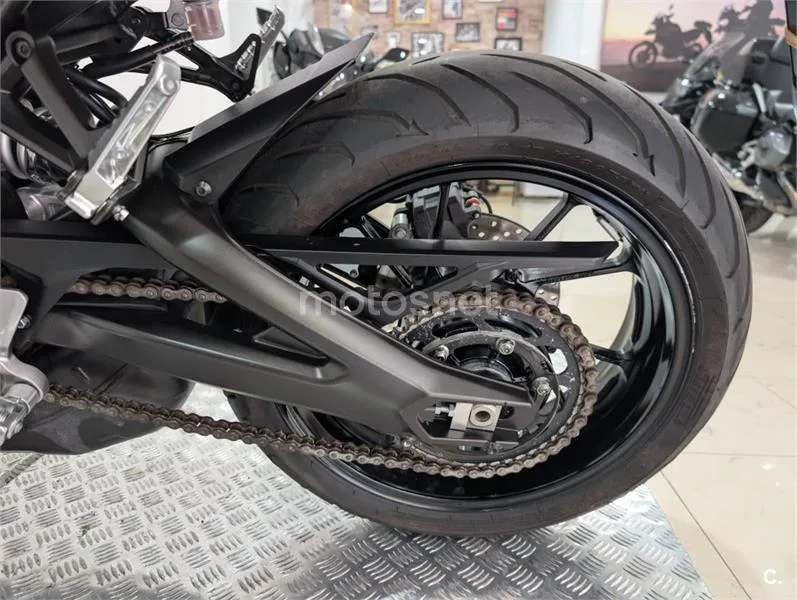 Yamaha XSR 900 – Vista 25