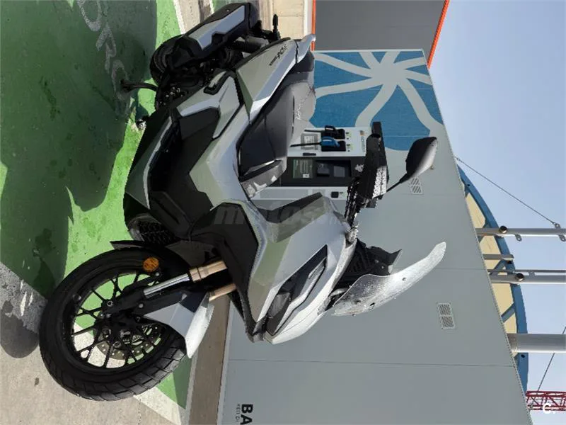 Honda ADV 350 – Vista 2