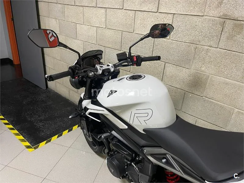 Triumph Street Triple 765 – Vista 11