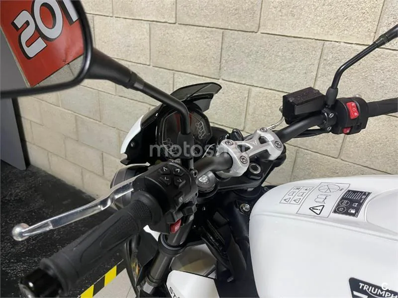 Triumph Street Triple 765 – Vista 13
