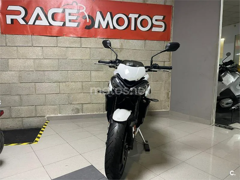 Triumph Street Triple 765 – Vista 6
