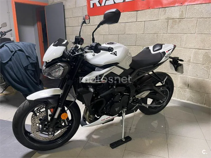 Triumph Street Triple 765 – Vista 8