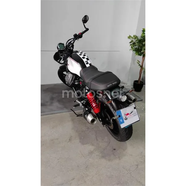 Moto Guzzi V7 – Vista 4