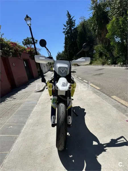 Husqvarna 701 Supermoto – Vista 2