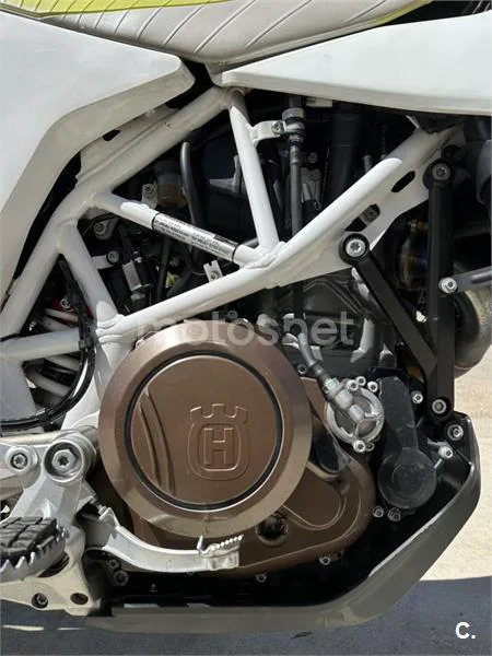 Husqvarna 701 Supermoto – Vista 5