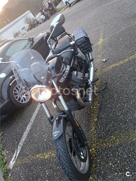 Moto Guzzi V7 - Vista 4