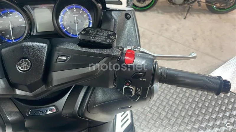 Yamaha TMAX 560 – Vista 11