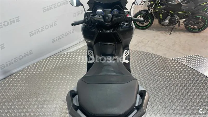 Yamaha TMAX 560 – Vista 9