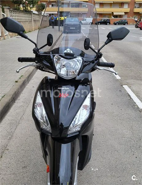 Honda Vision 110 – Vista 3