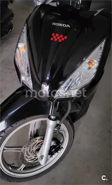 Honda Vision 110 – Vista 5