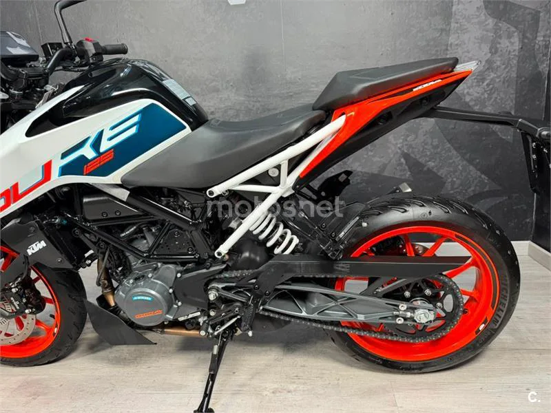 KTM 125 – Vista 13