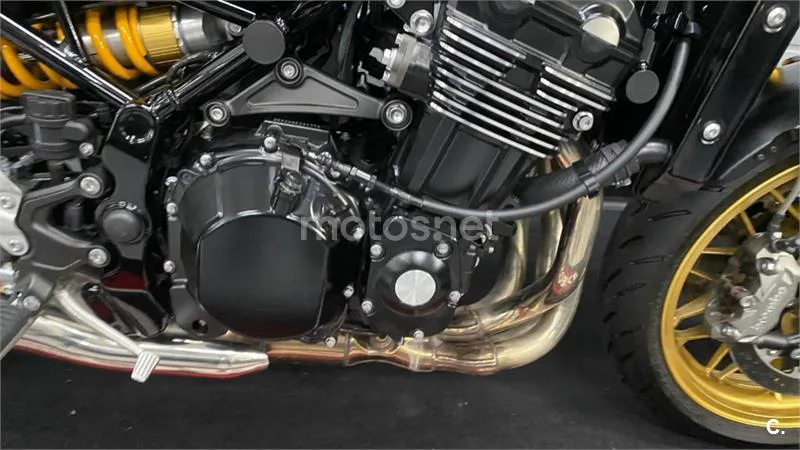 Kawasaki Z900RS - Vista 4